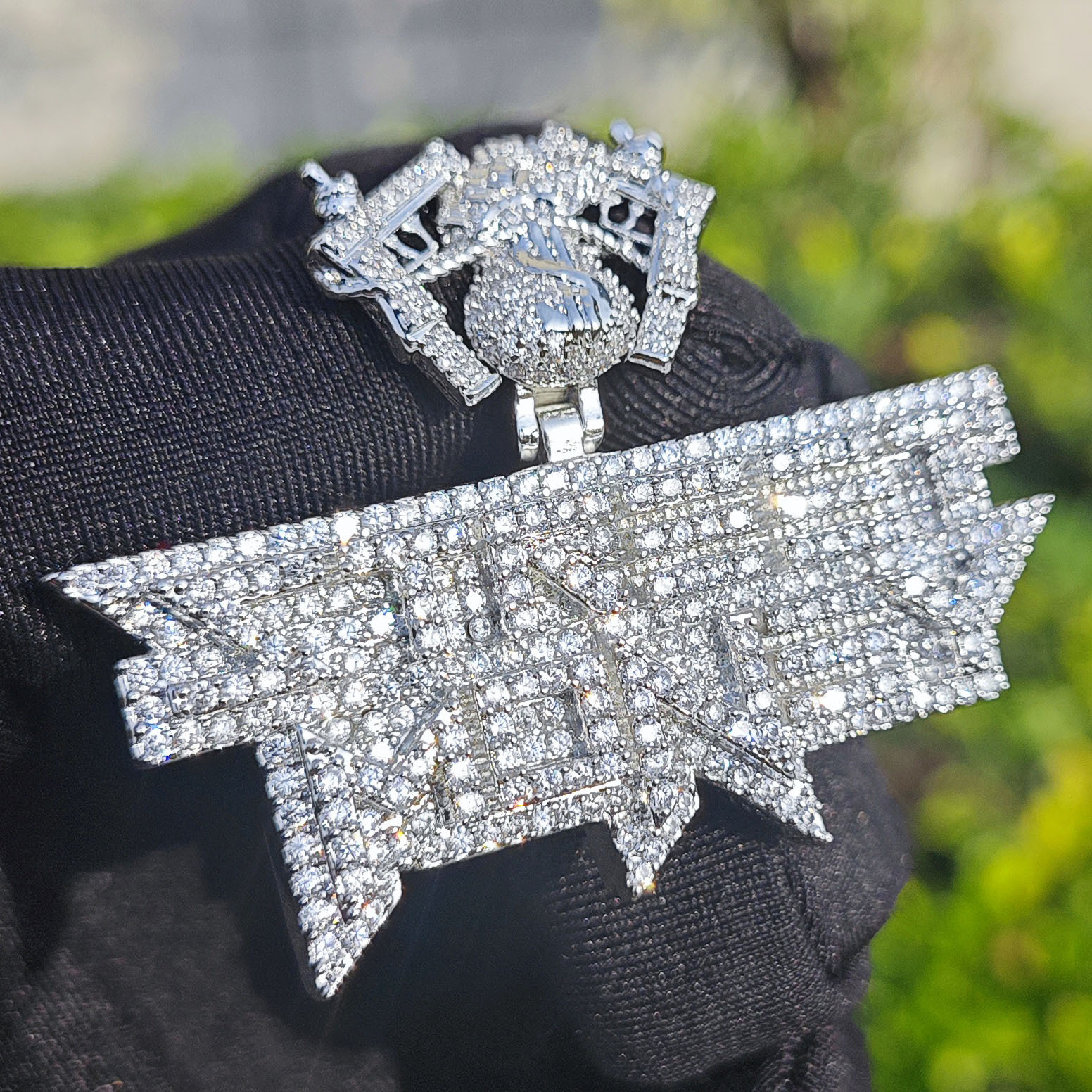 Luxury VVS Moissanite New Iced Out Double Gun Money Bag Buckle Letter Pendant Necklace Hip Hop Individual Creative Diamond Studded Accessory Pass the 