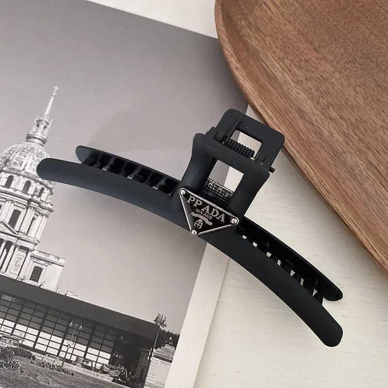 New Fashionable Acrylic Metal Accessories Triangle Letter Hair Clip Bangs Clip High-end Frosted Simple Shark Clip l250626