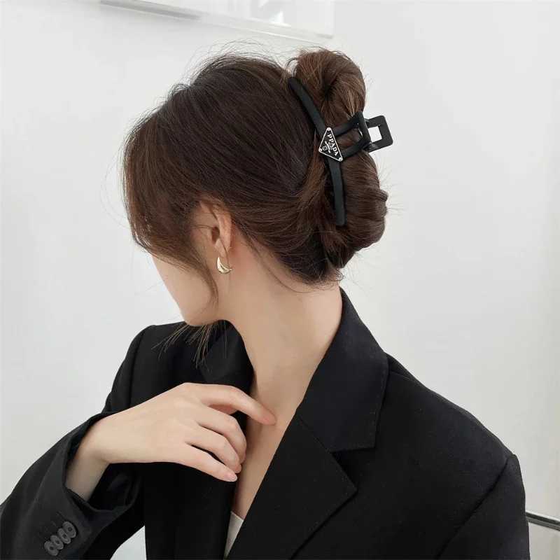 New Fashionable Acrylic Metal Accessories Triangle Letter Hair Clip Bangs Clip High-end Frosted Simple Shark Clip l250626