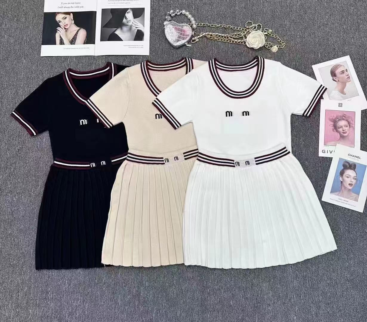 With Knitted Tops Women T-shirt Skirts Set Designer Letters Contrast Color Tees Pleated Skirt Outfit Elegant Casual Daily Woman Knits Dress Clothes