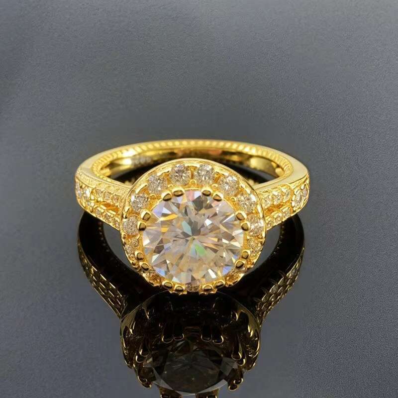 Gold Plated 925 Sterling Silver Wedding Gift Ring Fashionable Round Inlaid Diamond Moissanite for Elegant and Stylish