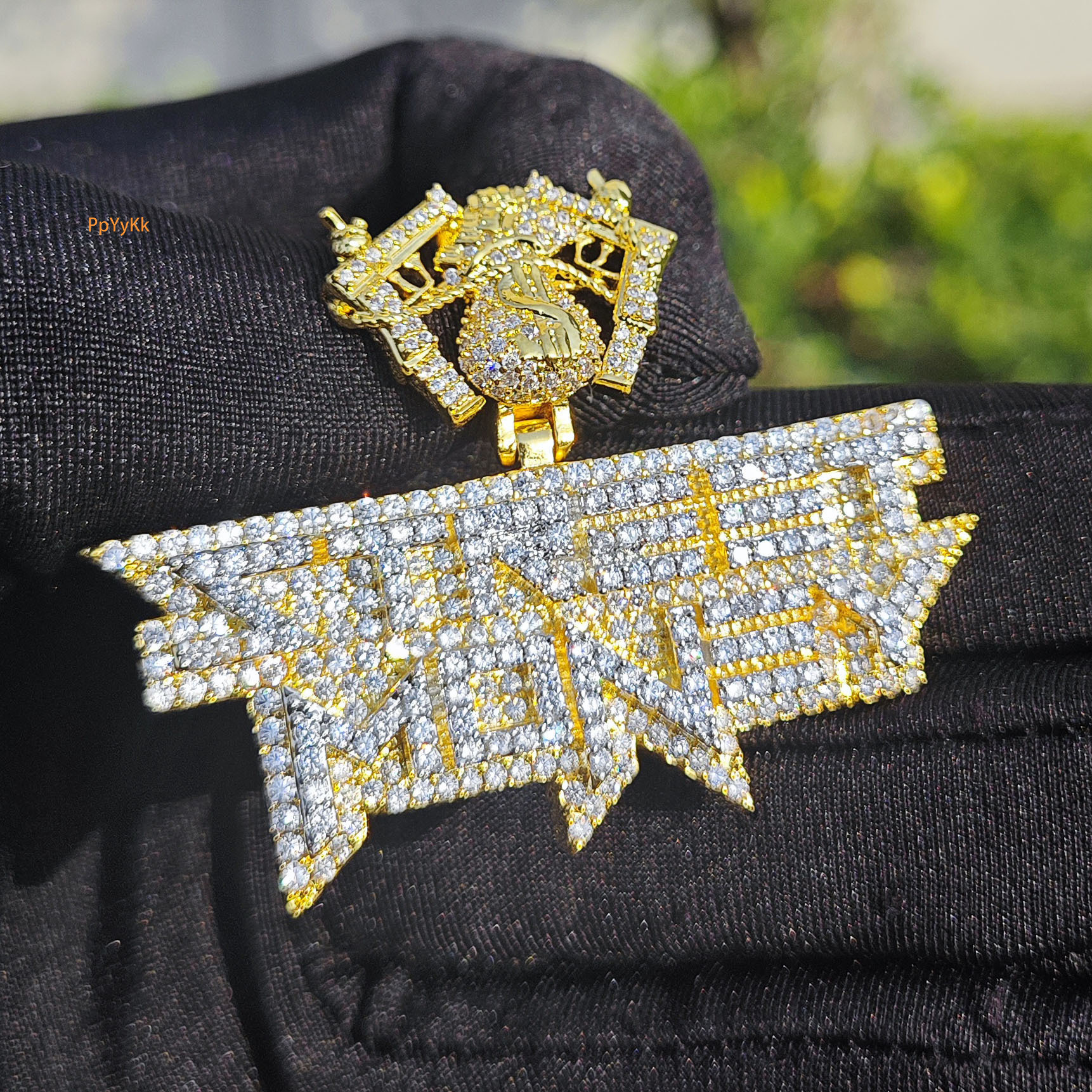 Luxury VVS Moissanite New Iced Out Double Gun Money Bag Buckle Letter Pendant Necklace Hip Hop Individual Creative Diamond Studded Accessory Pass the 