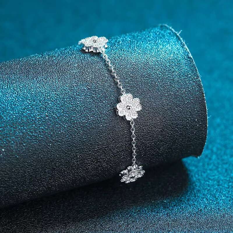 Hot Sale Luxury 925 Silver Womens Five-flower Four-leaf Clover Micro-inlaid Moissanite Bracelet Versatile Sterling Silver