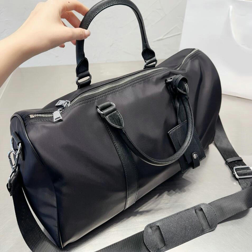 designer Nylon Duffle Bags Unisex Large Waterproof Travelling Bag Knapsack Black Sports Package Portable Weekend Handbag Top quality