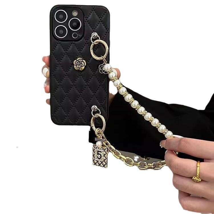 High-end Chanel-style Leather Camellia Handbag Chain Compatible with Apple 16 Pro Max Crossbody 15 Phone Case 14 PM