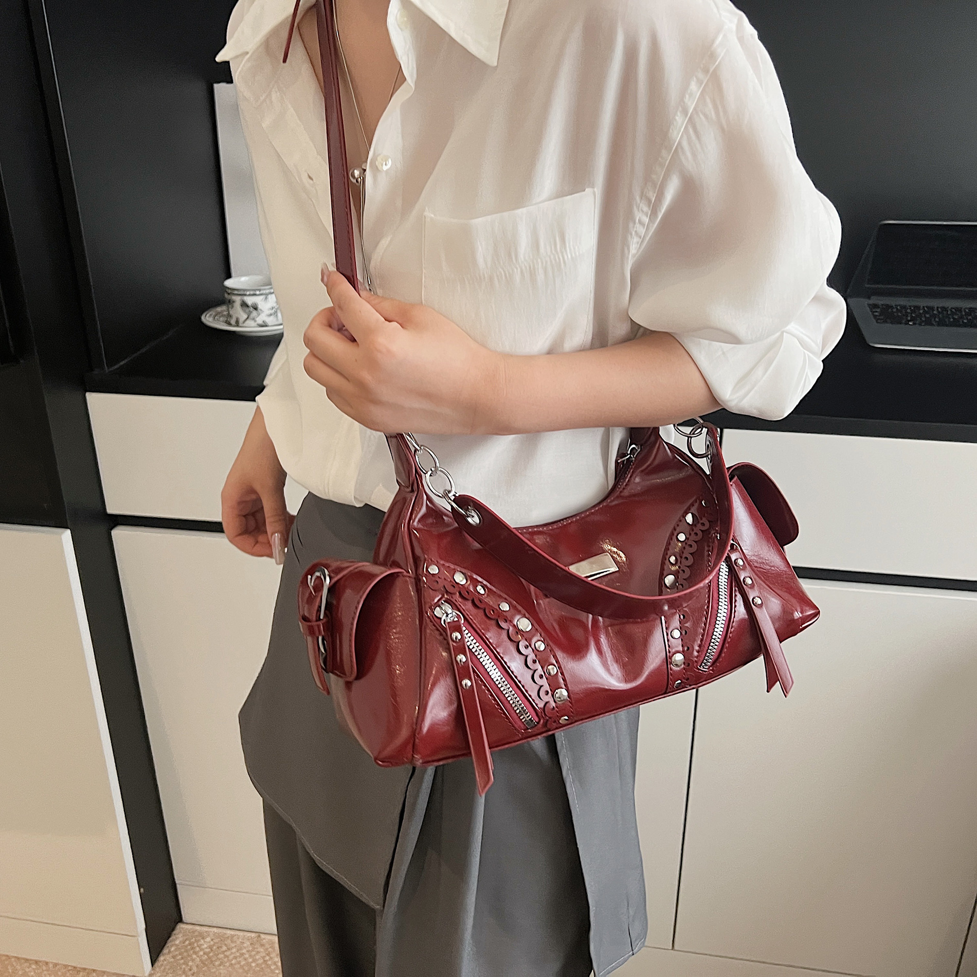 Free shipping 2025 new designer Shoulder totes Bags womans ladies flap lady fashion casual handbag women crossbody Underarm Rivet locomotive armpit ba