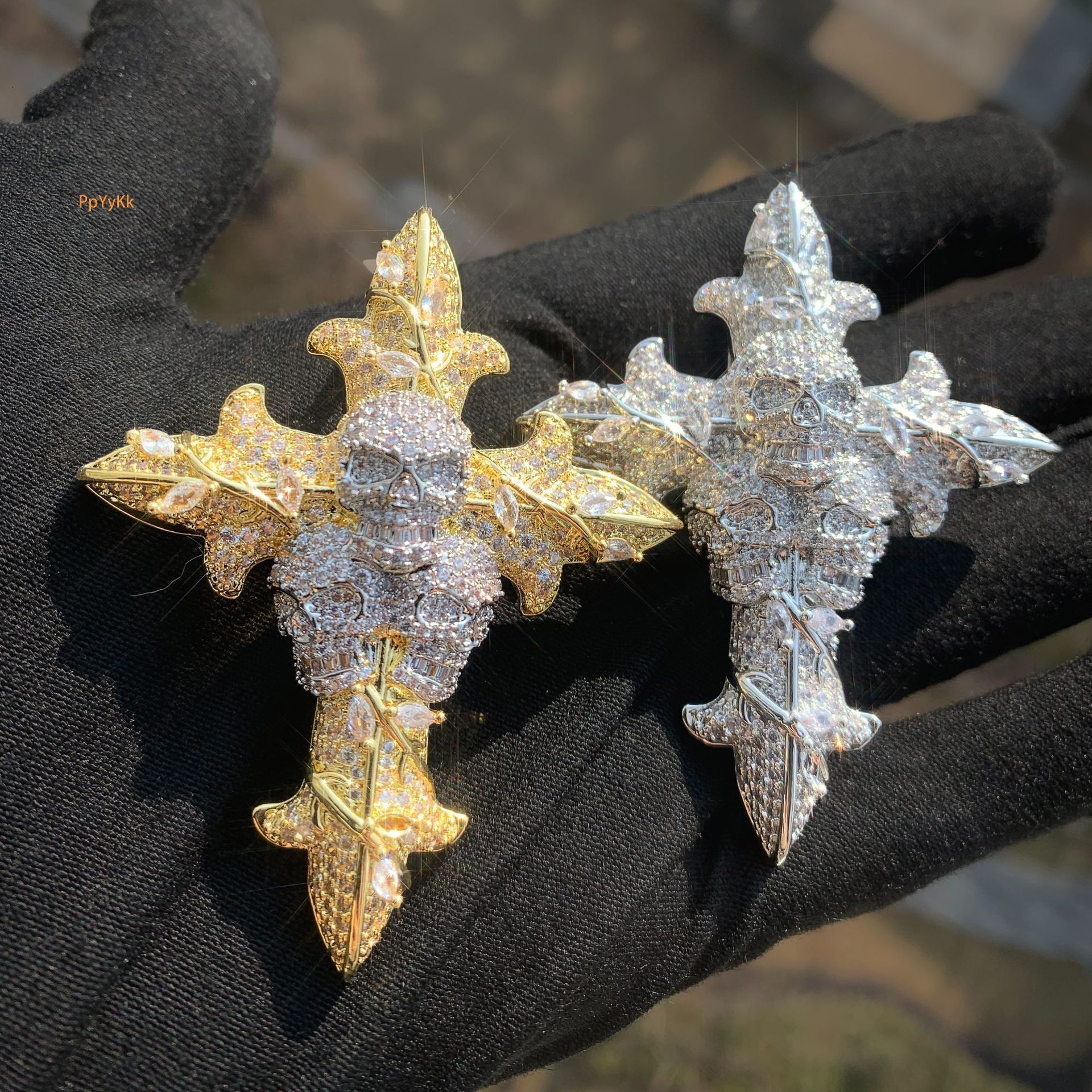 Luxury VVS Moissanite Iced Out Hip Hop Double Skull Cross Pendant Men's Bling Edgy Necklace Jewelry Passes the Diamond Tester