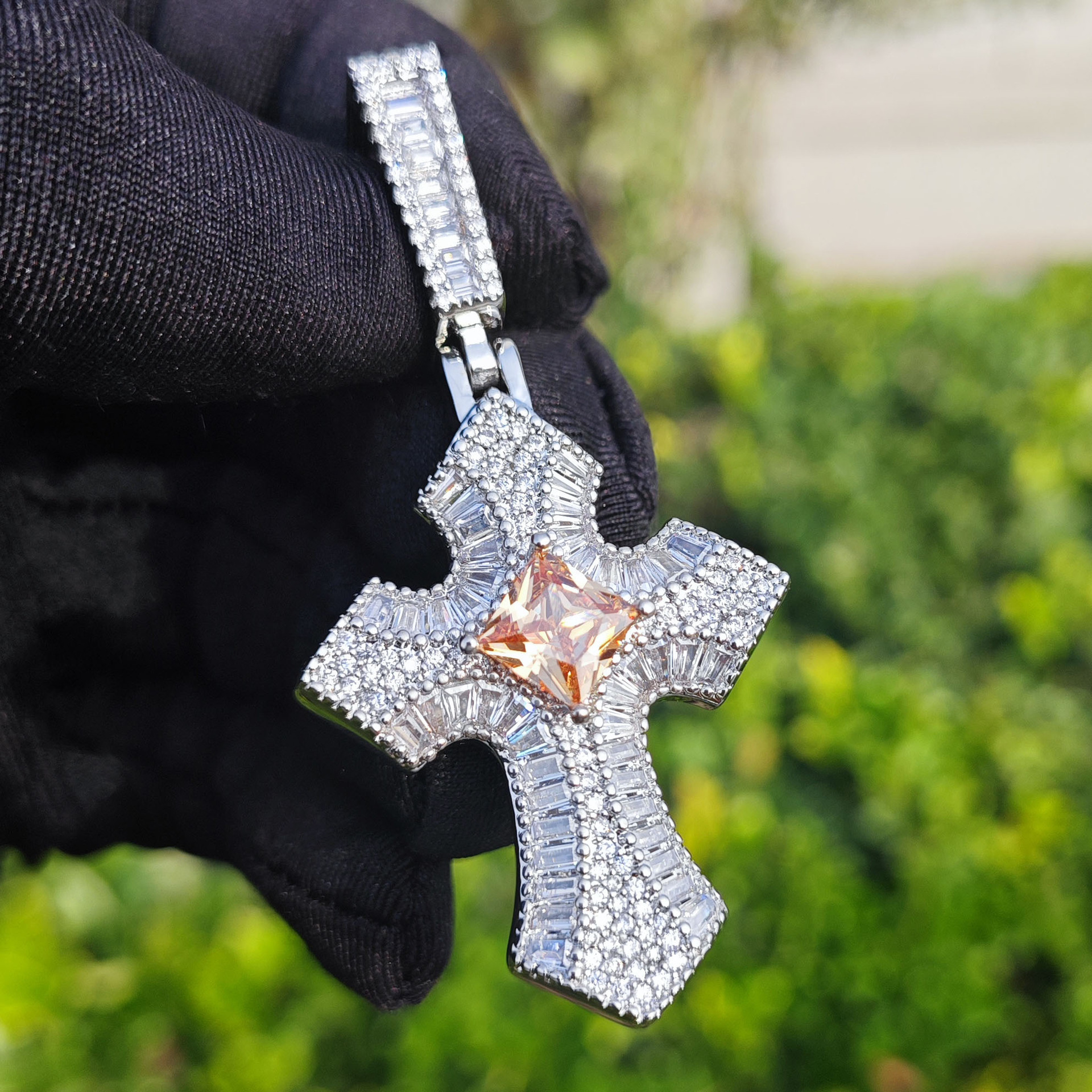 Luxury VVS Moissanite New Iced Out Cross Pendant Necklace Hip Hop Individual Trendy Diamond Studded Accessory Passes the Diamond Tester
