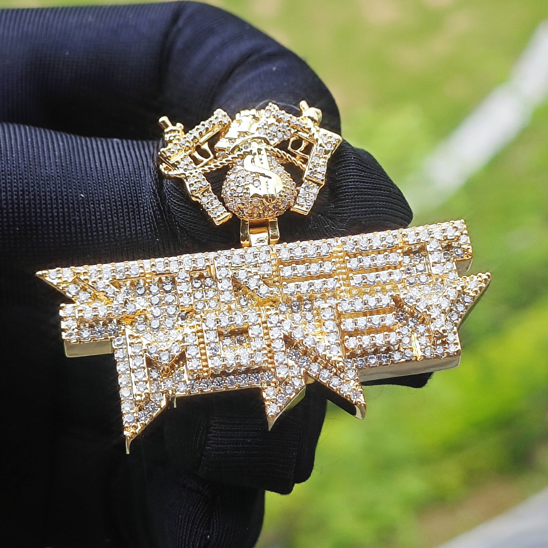 Luxury VVS Moissanite New Iced Out Double Gun Money Bag Buckle Letter Pendant Necklace Hip Hop Individual Creative Diamond Studded Accessory Pass the 