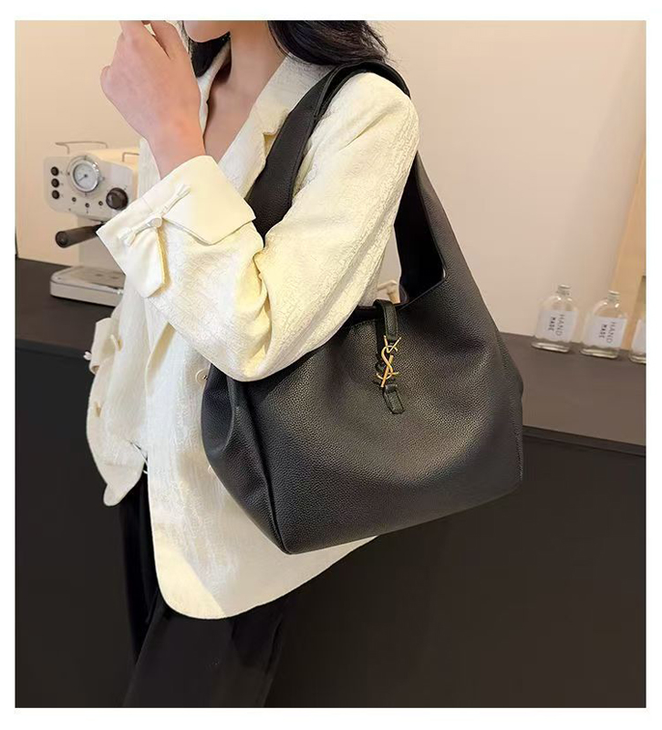 designer bag Summer high-end texture bucket bag, large capacity shoulder bag, versatile tote bag, underarm bag Large capacity pack