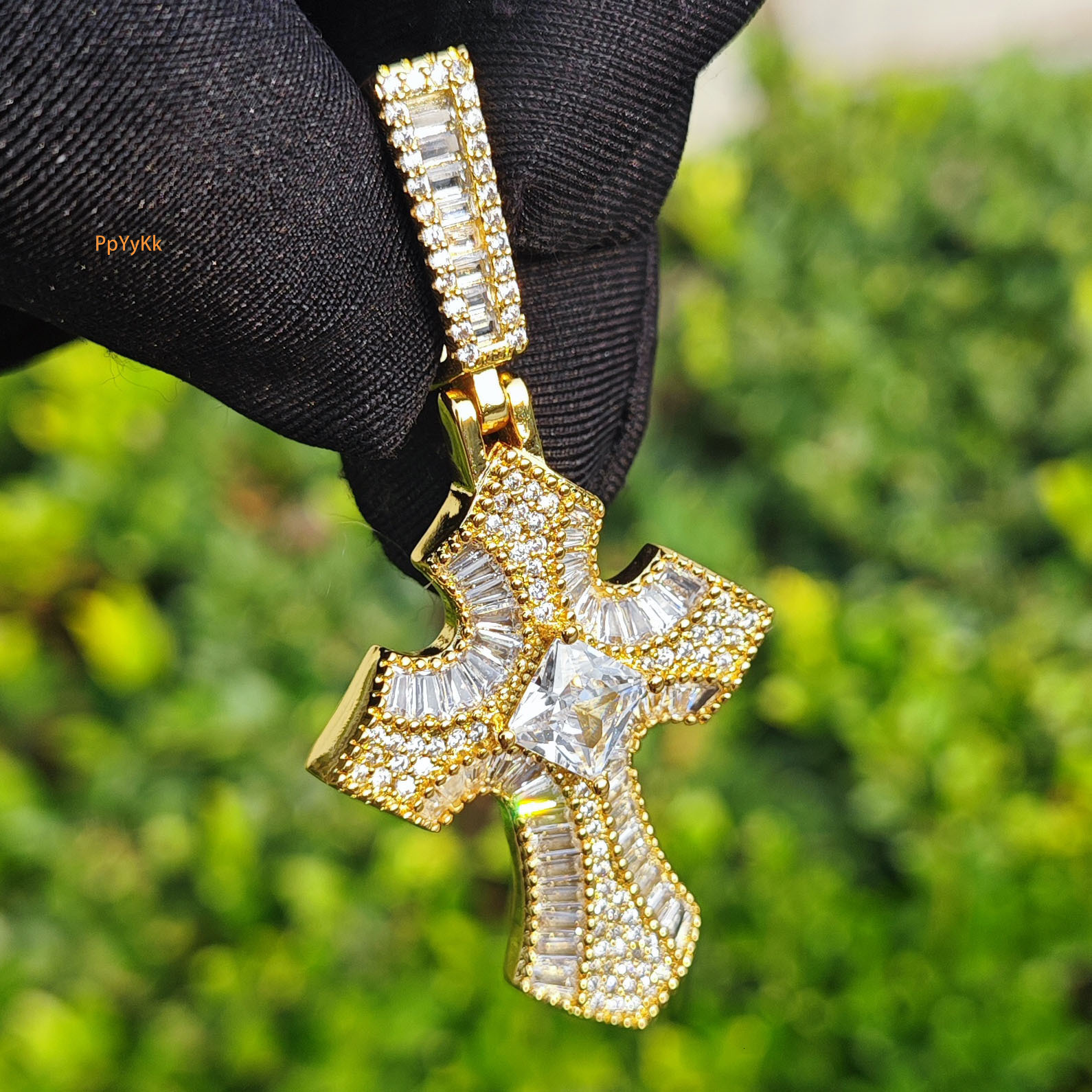 Luxury VVS Moissanite New Iced Out Cross Pendant Necklace Hip Hop Individual Trendy Diamond Studded Accessory Passes the Diamond Tester