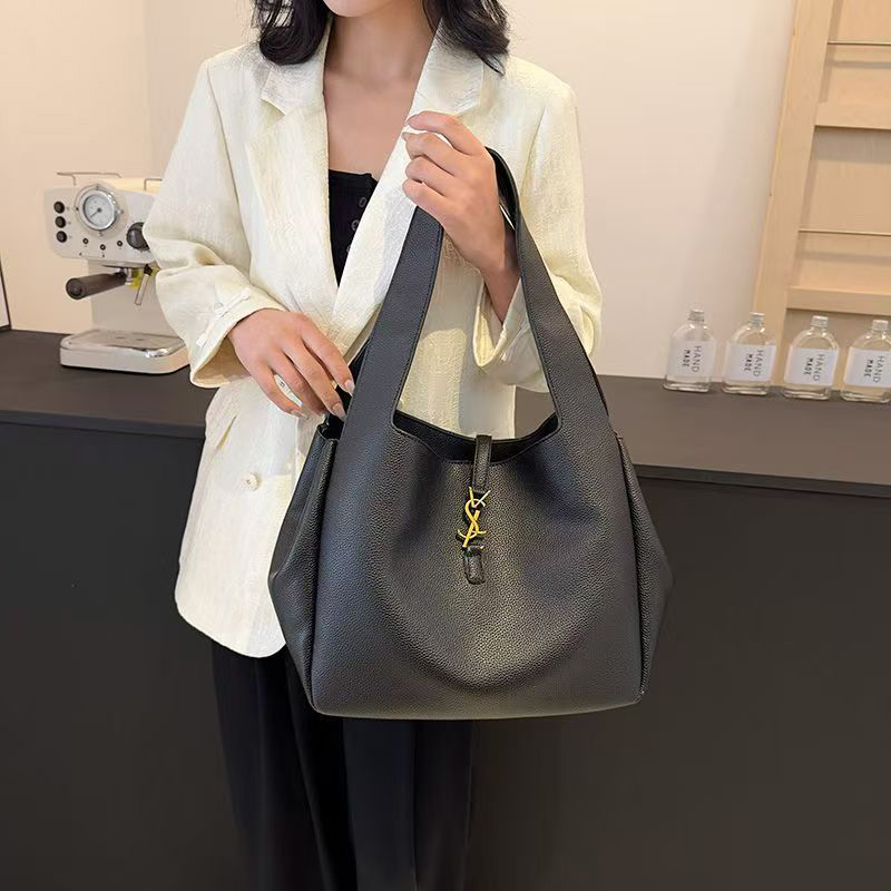 designer bag Summer high-end texture bucket bag, large capacity shoulder bag, versatile tote bag, underarm bag Large capacity pack