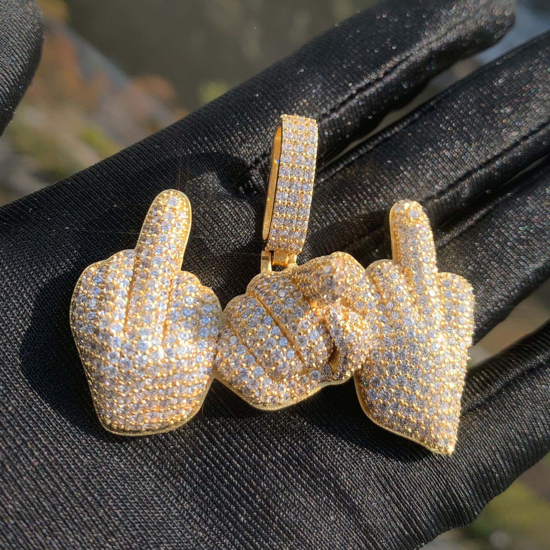 Hip Hop New Release Edgy Gesture Iced Out VVS Moissanite Bling Rapper Trendy Pendant Jewelry Passes the Diamond Tester