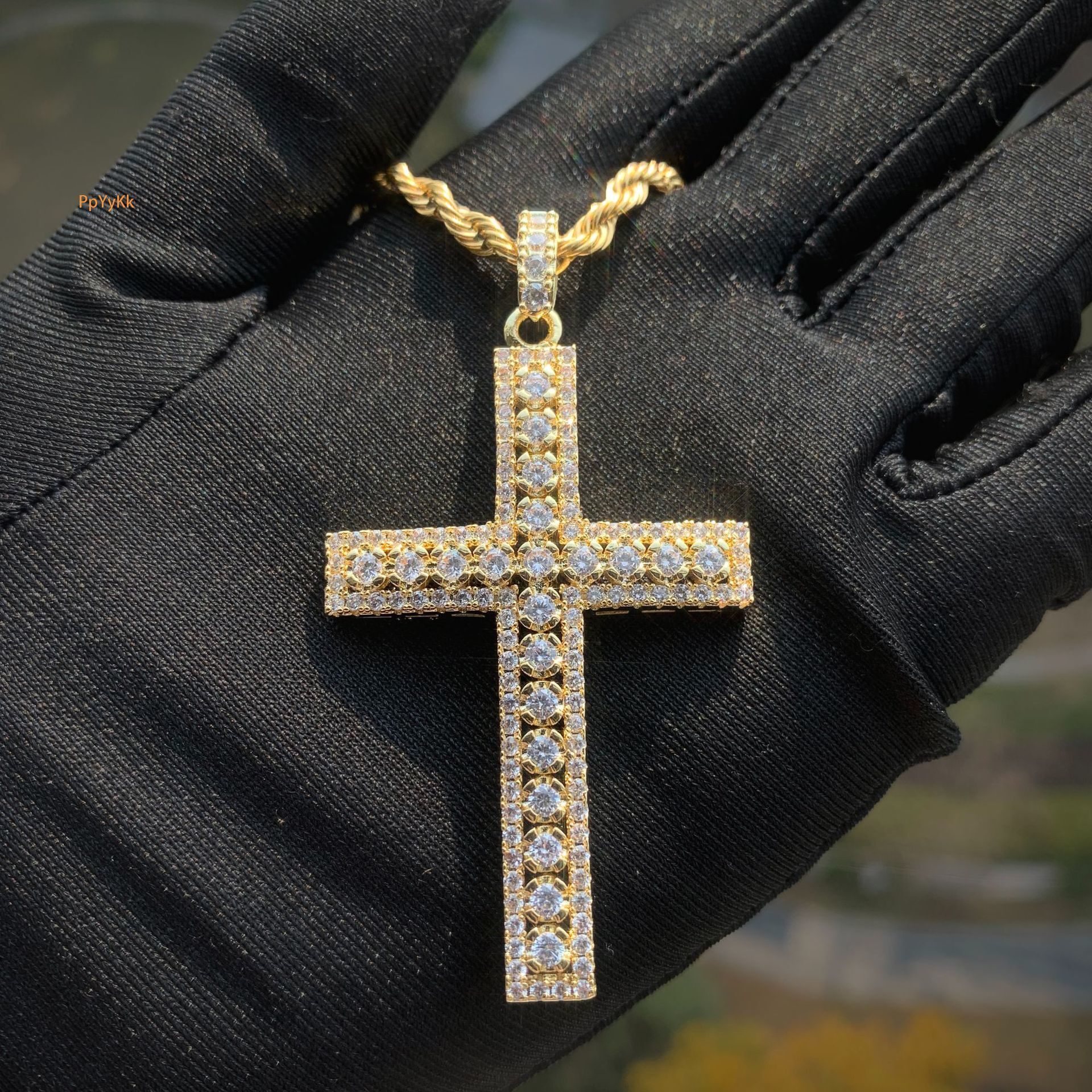 Luxury Moissanite Iced Out Cross Pendant Necklace Hip Hop Unisex Niche Individual Diamond Studded Accessory Passes the Diamond Tester