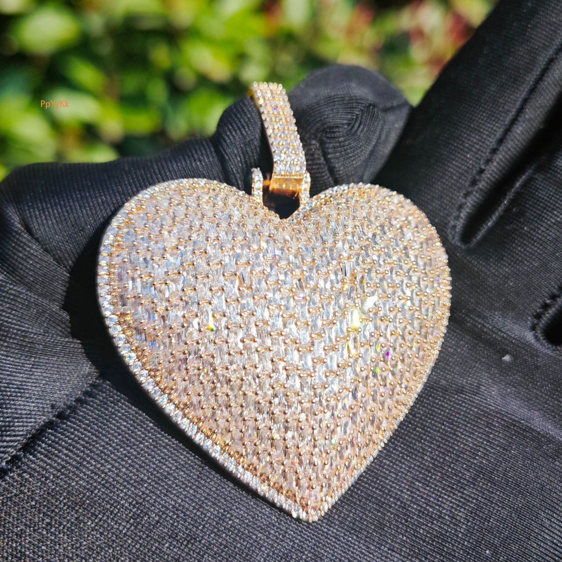 Hip Hop New Arrival Iced Out Big Heart Pendant Streetwear VVS Moissanite Bling Necklace Accessory Passes the Diamond Tester