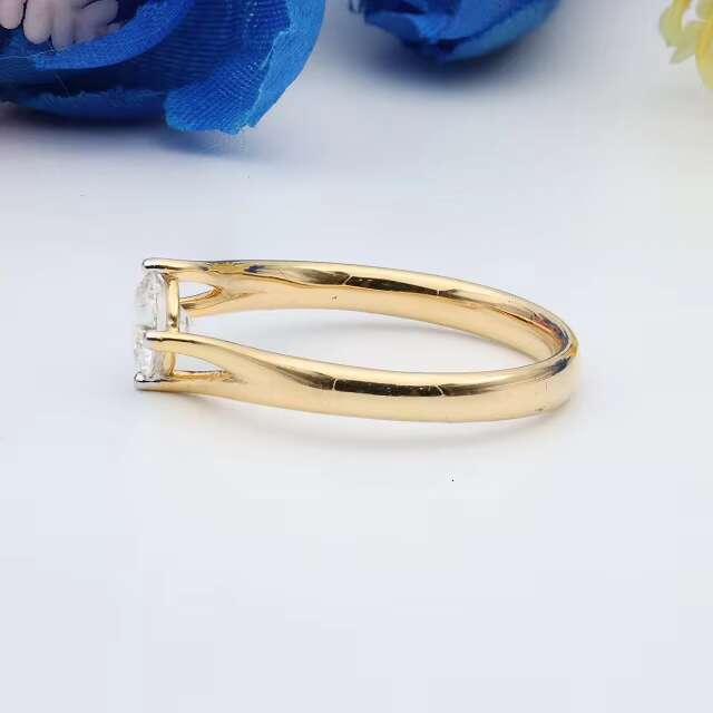 Sophisticated Single Stone Jewelry Piece: Forevermark Certified Resin Diamond Accents