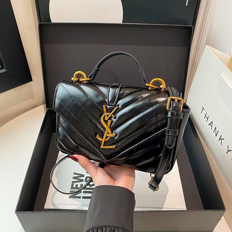Designer bag women's bag fashionable small handbag shoulder bag underarm handbag crossbody bag easy to match for daily wear high-capacity bag
