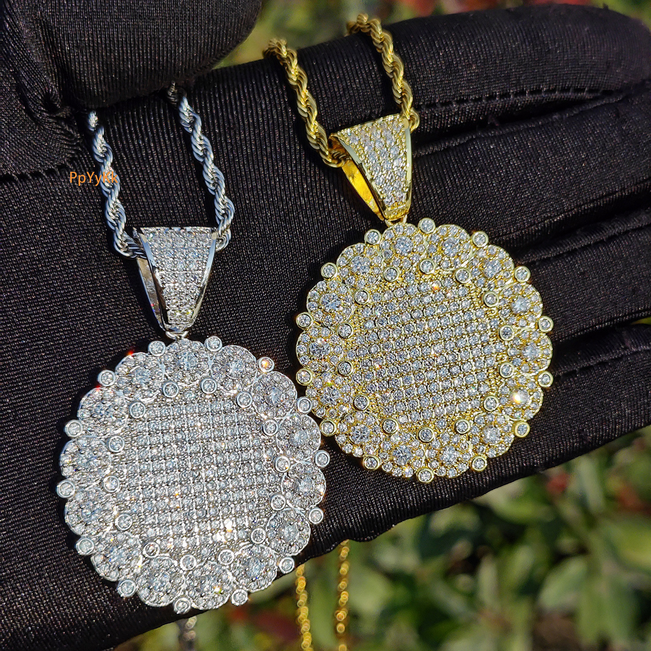 VVS Moissanite Iced Out Hip Hop Mini Coin Pendant Men's Streetwear Edgy Niche Trendy Bling Versatile Necklace Jewelry Passes the Diamond Tester