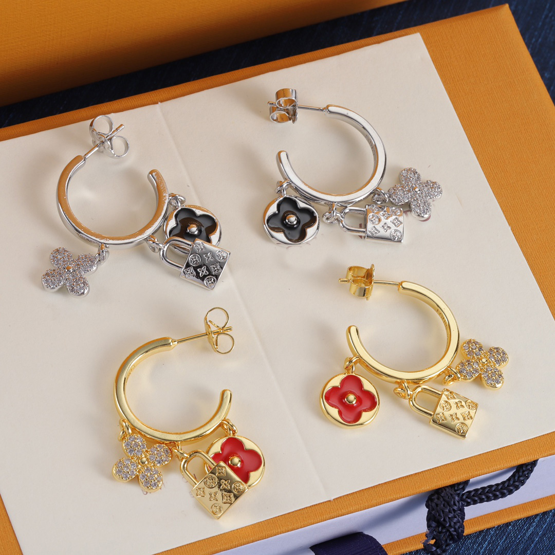 Designer Earrings Luxury Clover Letter Dangle Earrings Crystal Flower Gold Silver Plated Stud Hoop Earrings For Women Men Fashion Jewelry Diamond Birthday Gift