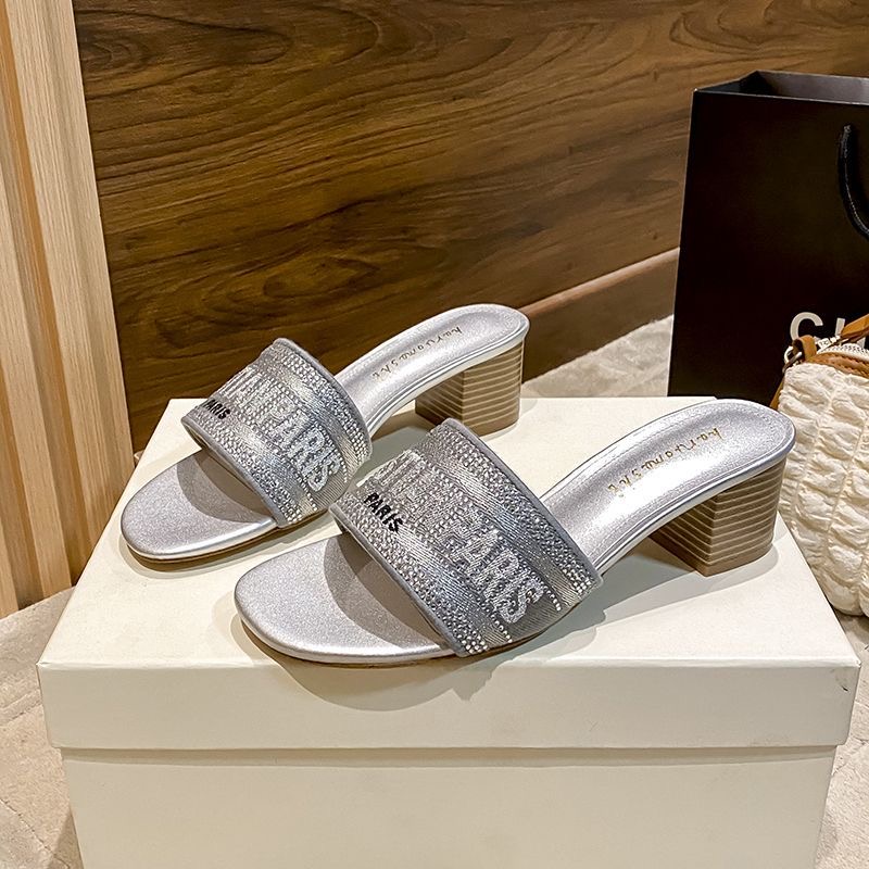 2025 New Designer Slippers Classic Flat Slides Women Sandals Scuffs Fashion Embroidery Casual Slipper Outdoor Beach Shoes Daily Outfit