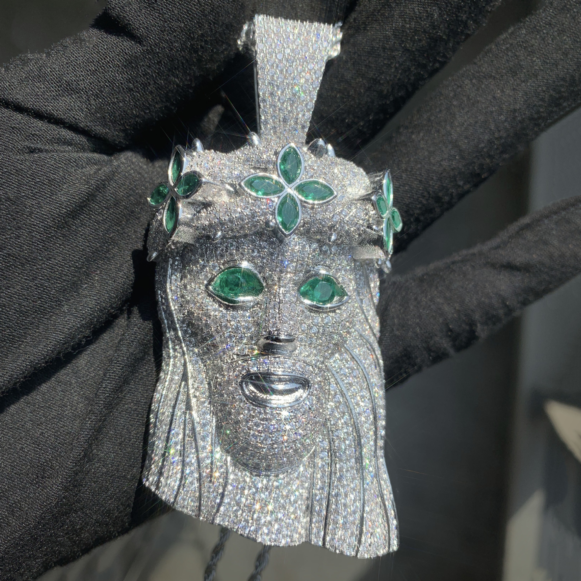 Luxury VVS Moissanite Iced Out Hip Hop Flower Wreath Jesus Head Pendant Edgy Heavy Crafted Solid Bling Necklace Jewelry Passes the Diamond Tester