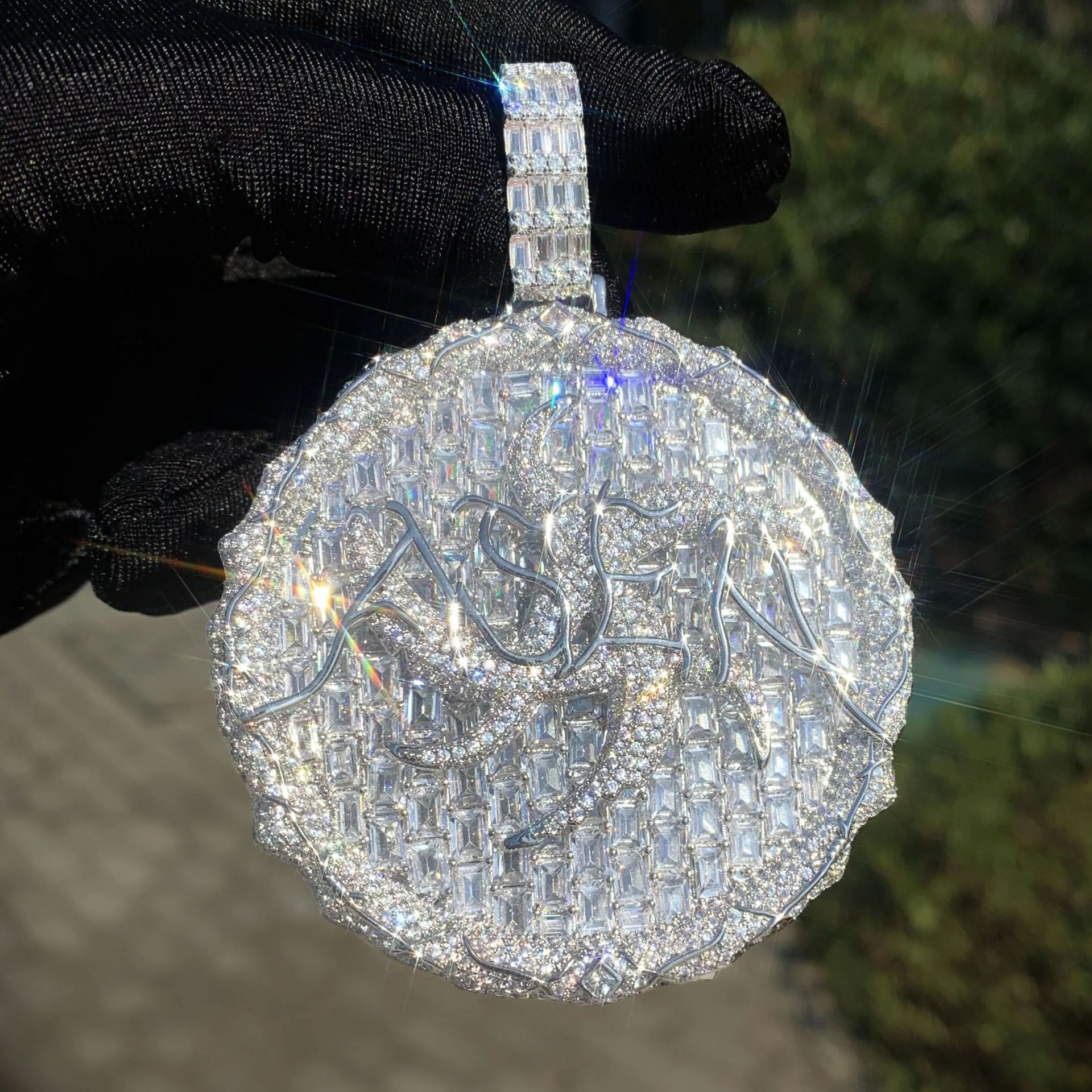 New Release Hip Hop Iced Out Thorn Coin Pendant Necklace VVS Moissanite Bling Trendy Disc Jewelry Passes the Diamond Tester