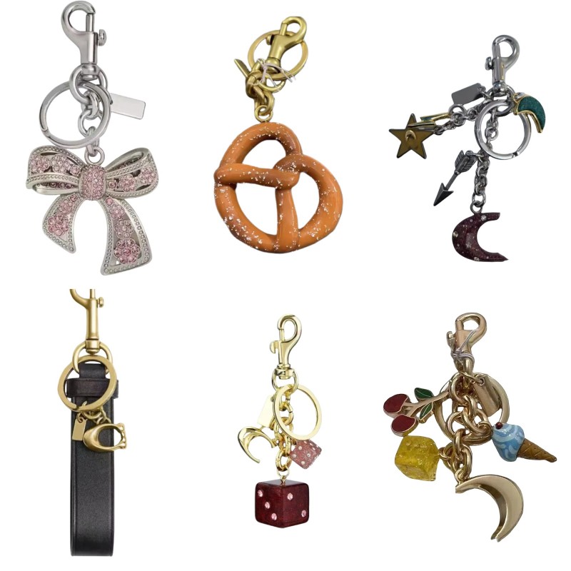 Exquisite bag charms designer keyring simple designer keychain wallet letters strawberry key buckle womens designer purse charm pendant sh0297