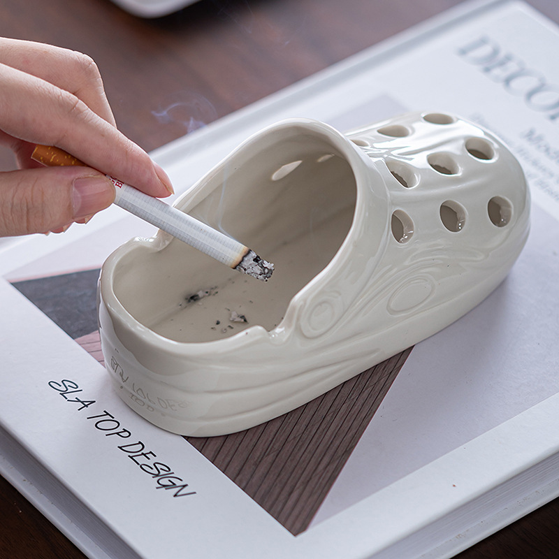 1PCS Slipper-Shaped Ceramic Ashtray with Dustproof Function for Home Office Living Room Dust and fly ash prevention R250626