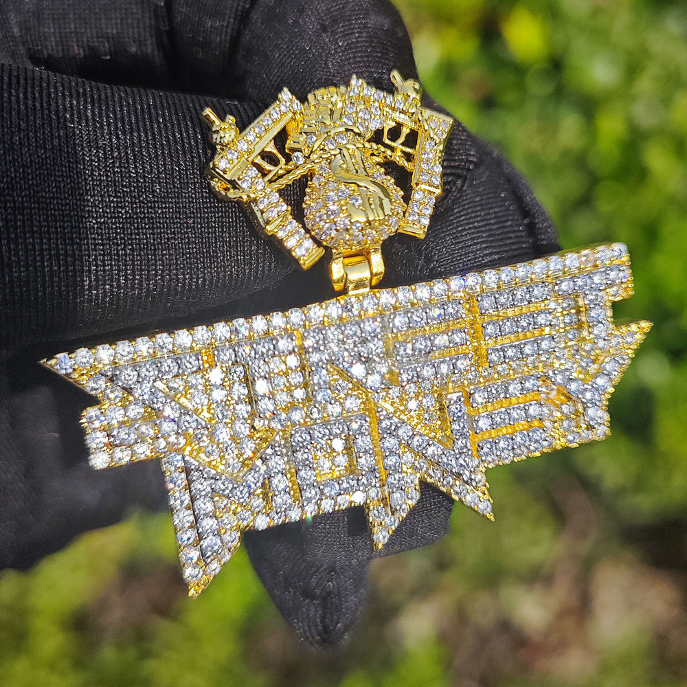 Luxury VVS Moissanite New Iced Out Double Gun Money Bag Buckle Letter Pendant Necklace Hip Hop Individual Creative Diamond Studded Accessory Pass the 