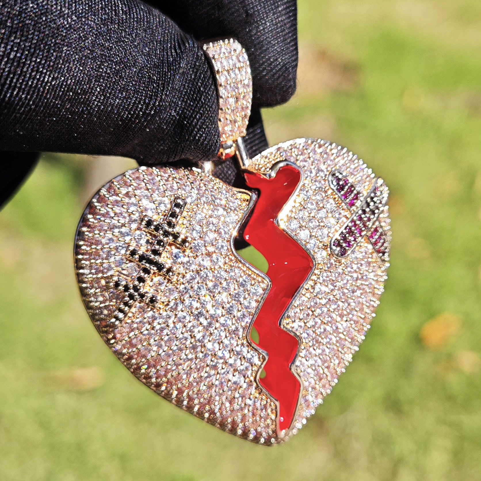 Luxury VVS Moissanite Full Iced Out Broken Heart Pendant Necklace Hip Hop Individual Diamond Studded Trendy Fashion Accessory Passes the Diamond Teste