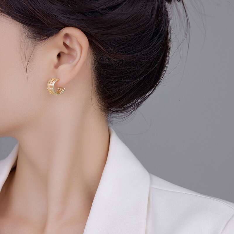 Electroplated and hollowed-out C-shaped stud earrings with slightly inlaid light luxury and simple design are exquisite, versatile and elegant earring