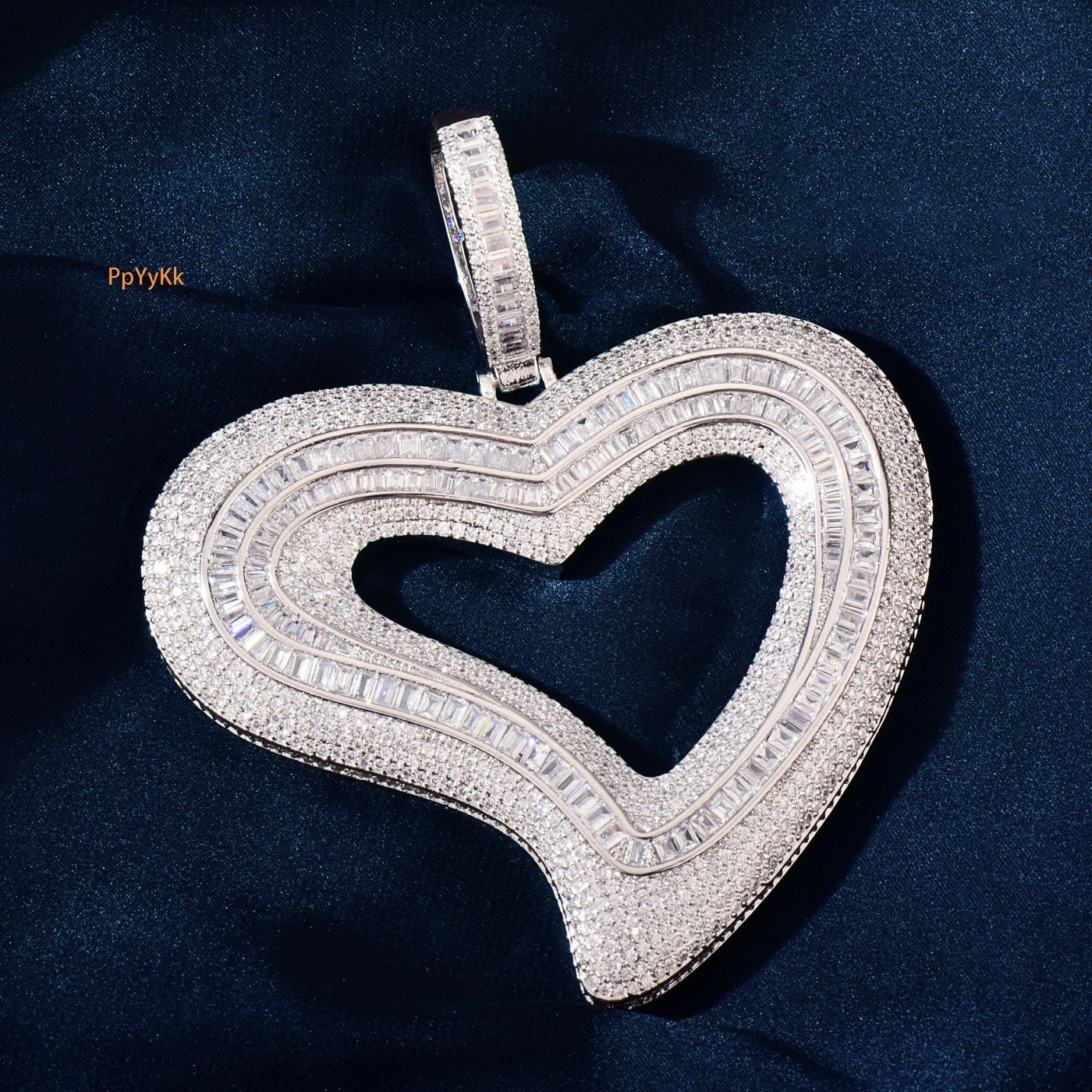 Luxury Moissanite Iced Out Curved Openwork Big Heart Diamond Studded Hip Hop Pendant Necklace Simple Trendy Accessory Passes the Diamond Tester