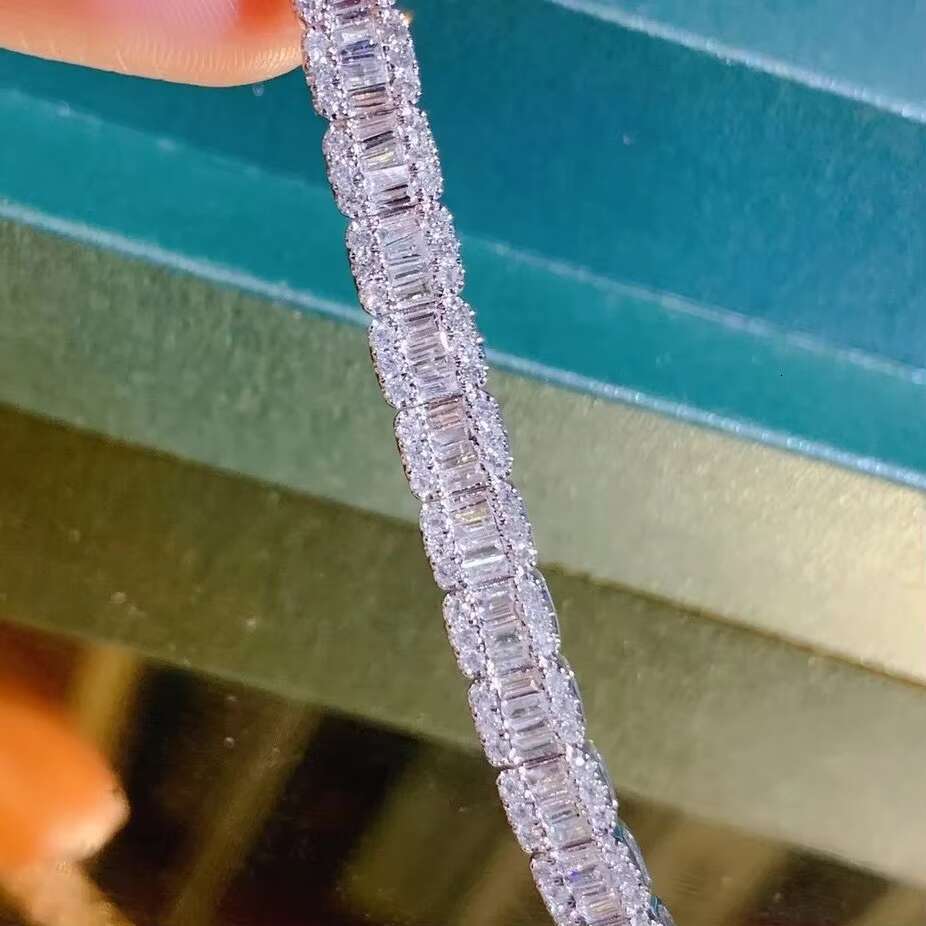 Premium 8-Inch Cuban Bracelet for Men Custom 10mm VVS Moissanite Diamond Iced Jewelry Popular Hip Hop Fine Charm Bracelet