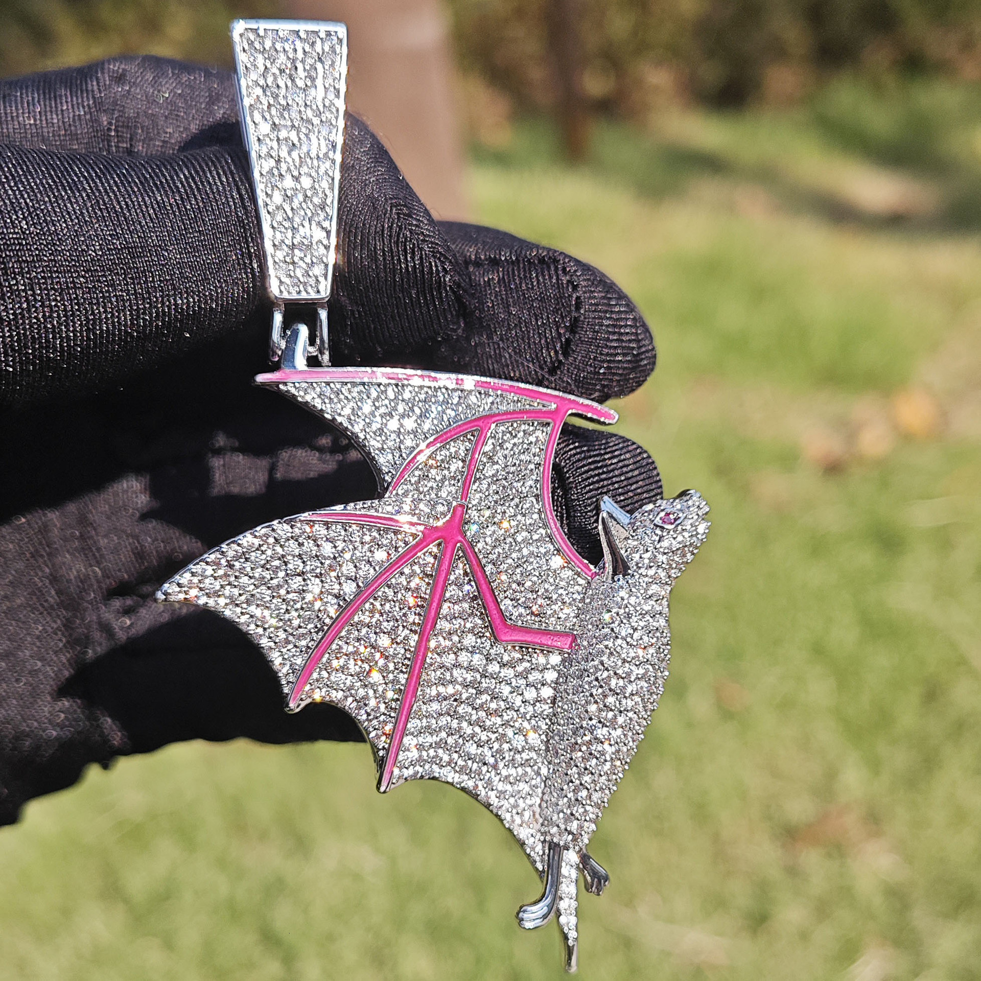 Luxury VVS Moissanite Glow in The Dark Iced Out Full Iced Out Bat Pendant Necklace Hip Hop Unisex Simple Individual Trendy Accessory Passes the diamon