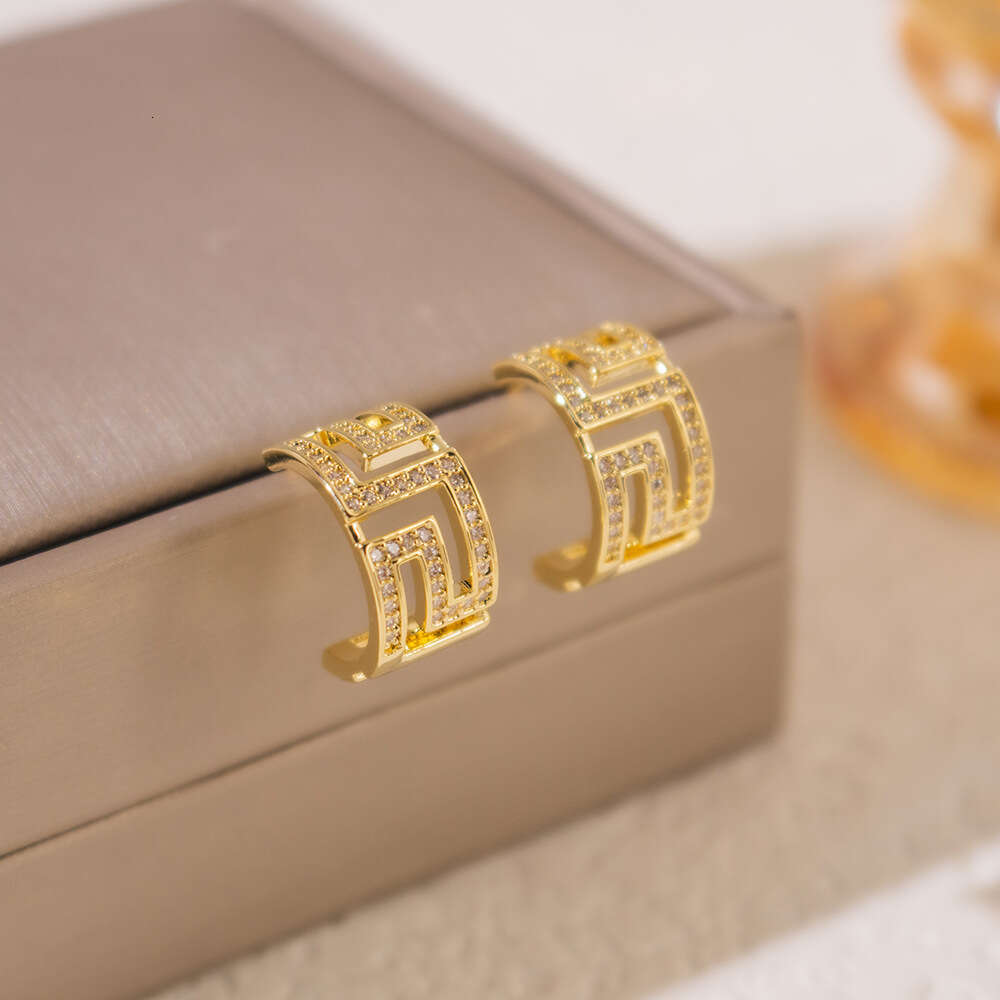 Electroplated and hollowed-out C-shaped stud earrings with slightly inlaid light luxury and simple design are exquisite, versatile and elegant earring