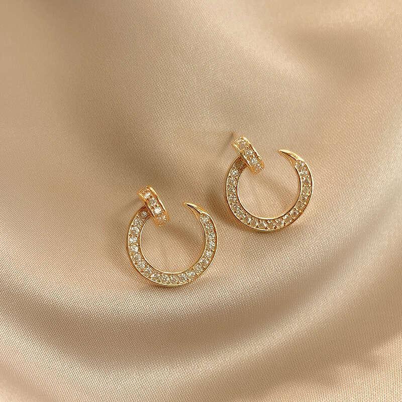 Style Nail Stud for Women Micro Inlaid Zircon High-end Circle Exquisite Temperament Sier Needle Earrings Versatile