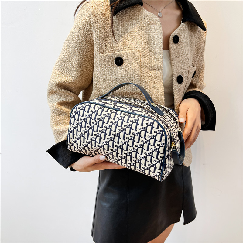 Makeup Bag Designer Wash Bag Cosmetic Bag New Large Capacity Premium Feeling Lightweight Wash Bag Fashion Printed Alphabet Cosmetic Storage Bag