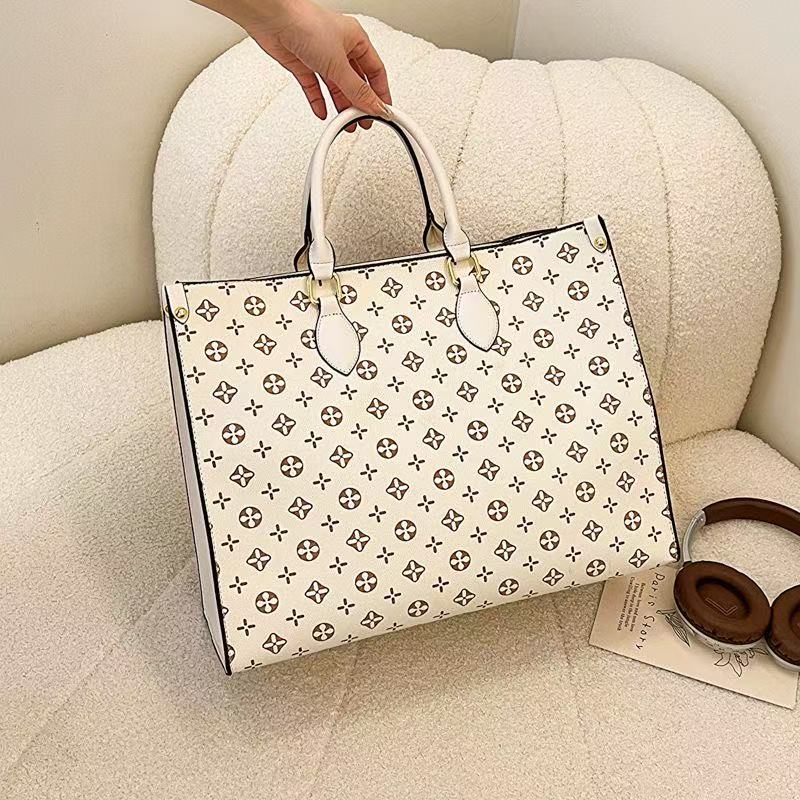 Designer Mini Nylon Women's lightweight crossbody Color blocked splicing waterproof shoulder Casual sports Fashion commuting small square bag AAA