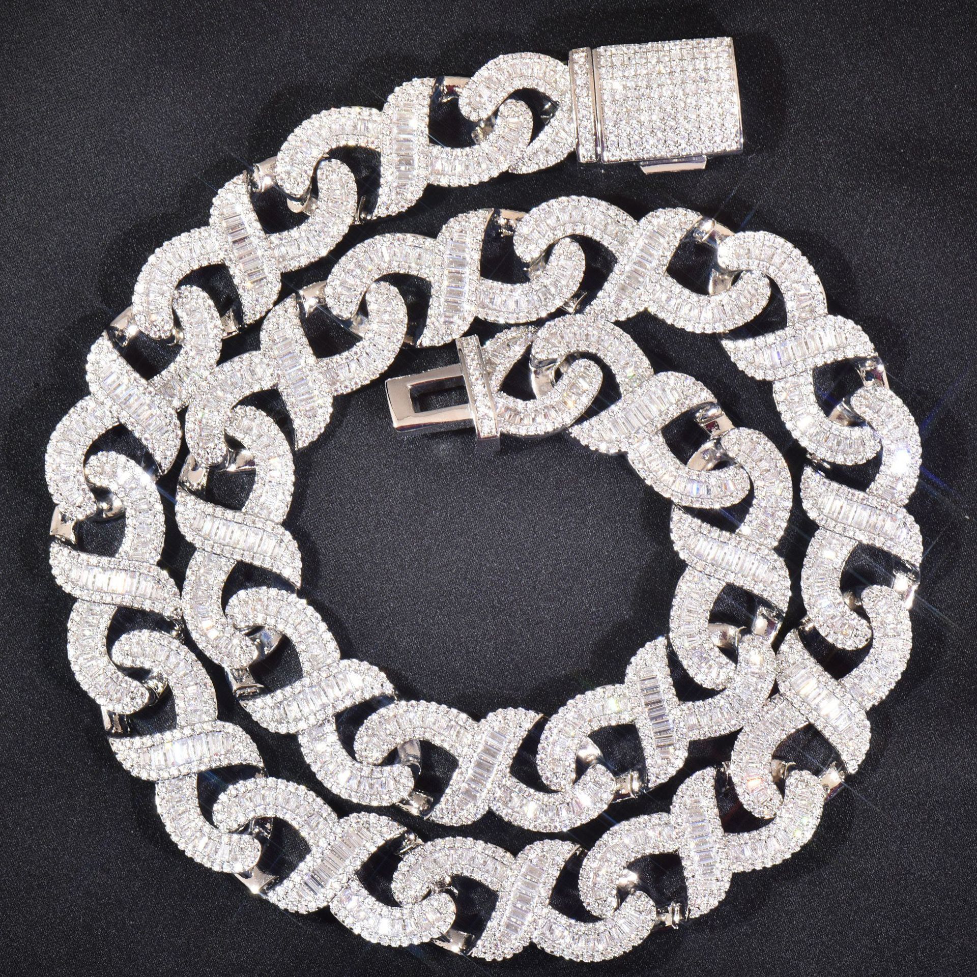 Luxury VVS Moissanite Iced Out Hip Hop Streetwear Bling Unisex Versatile Statement Jewelry Passes the Diamond Tester