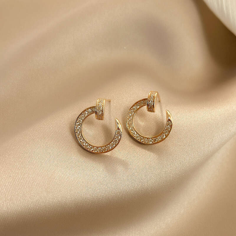 Style Nail Stud for Women Micro Inlaid Zircon High-end Circle Exquisite Temperament Sier Needle Earrings Versatile