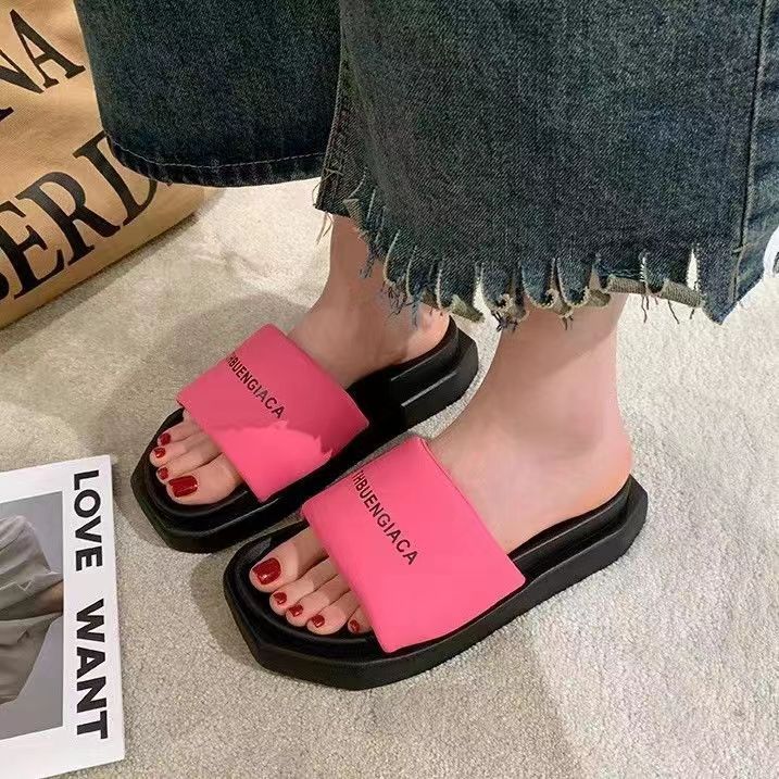 2025 Luxury Design Sandals Slippers New Sandals Fashion Summer Hot Selling Flat Bottom Embroidered Pattern Letter Non slip Sandals Size 35-40