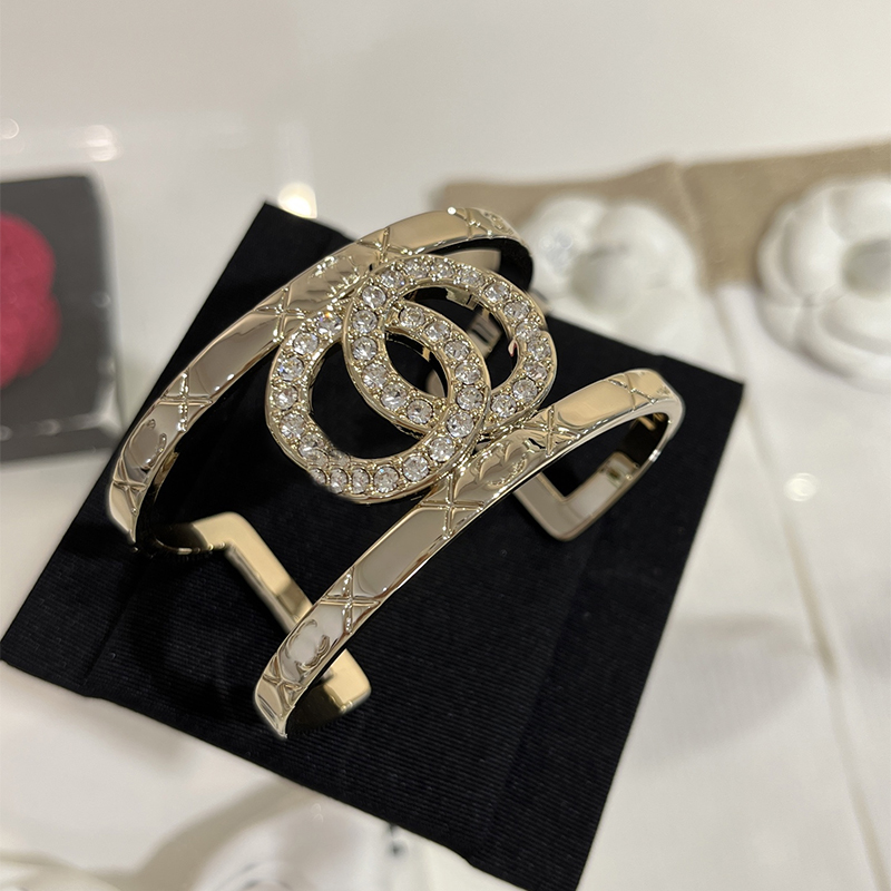 Best-Selling Designer Hollow Semi-Open Wide Diamond-Patterned Diamond Bracelet High-End Brand K Gold Simple Bracelet Mens And Womens Jewelry Accessory party Gift