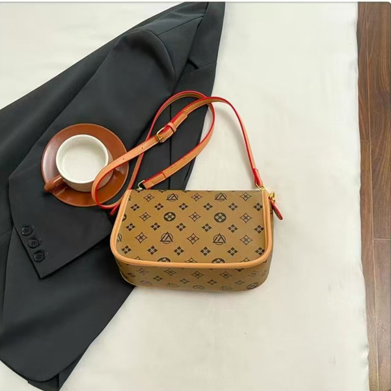 Designer bag, luxury bag, shoulder bag, crossbody bag, women's fashionable mini bag, high-quality baguette bag Brown bag