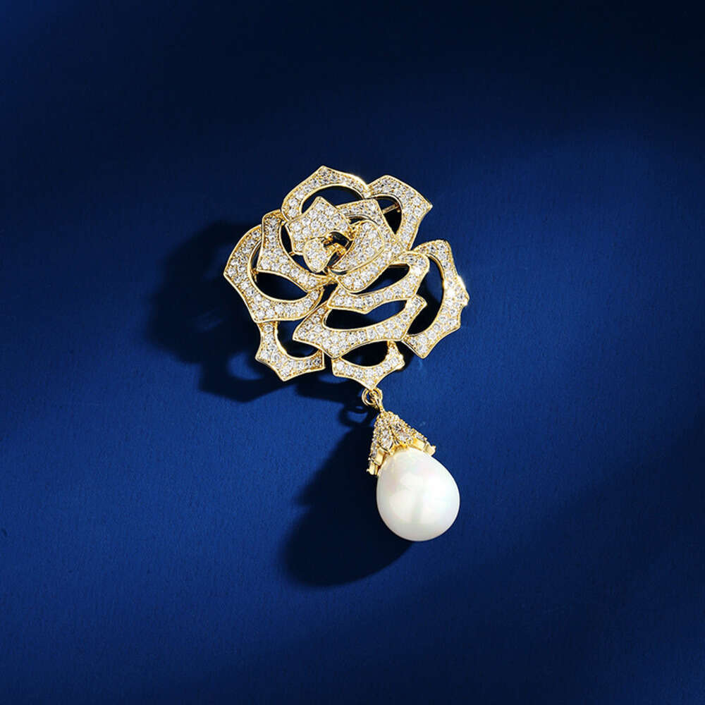 The story of the rose brooch, flower brooch, light luxury and high-end feel, pin, high-end women's accessory