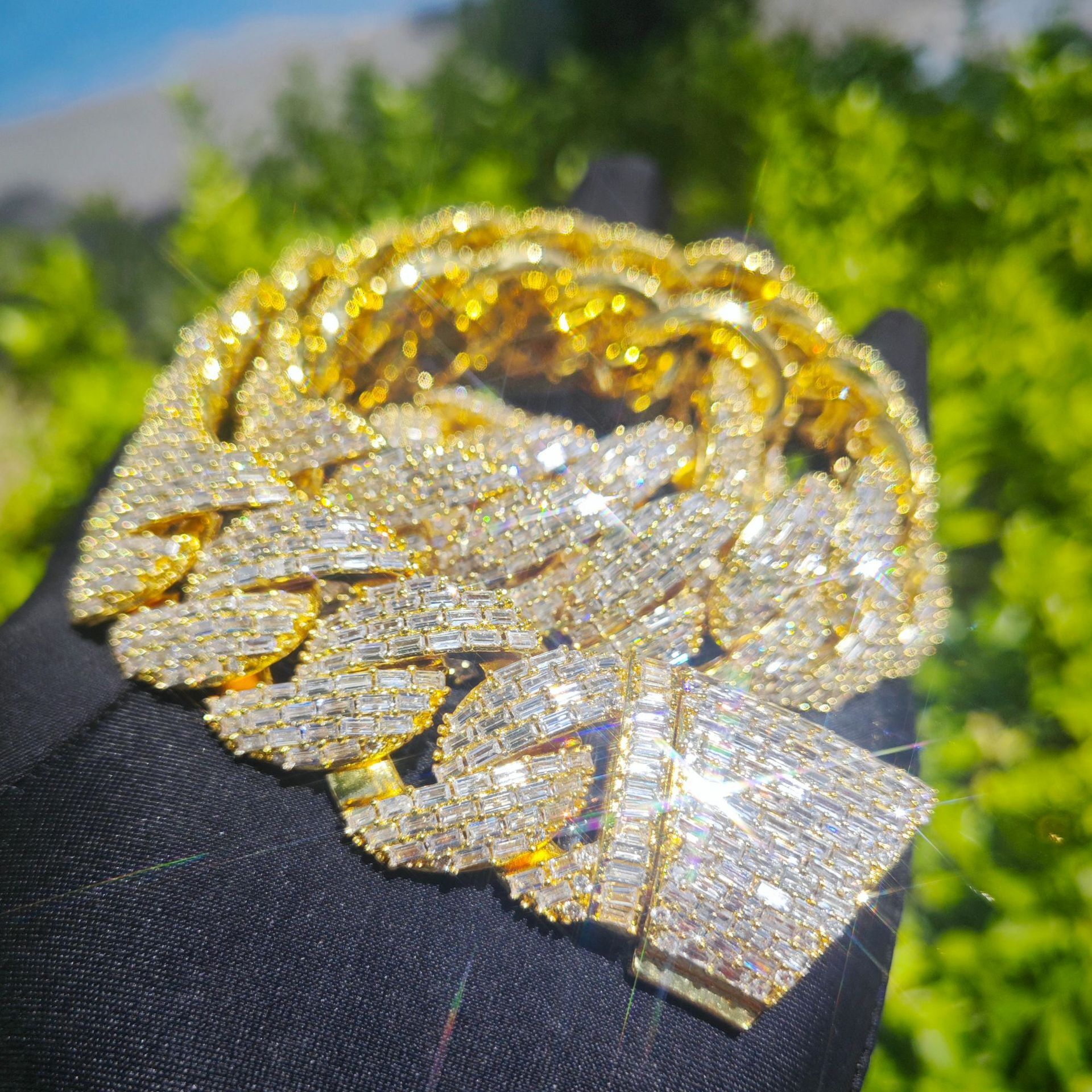 T-Step Cut Diagonal Clasp Crescent Cuban Chain Luxury VVS Moissanite Iced Out Hip Hop Streetwear Edgy Statement Jewelry Passes the Diamond Tester