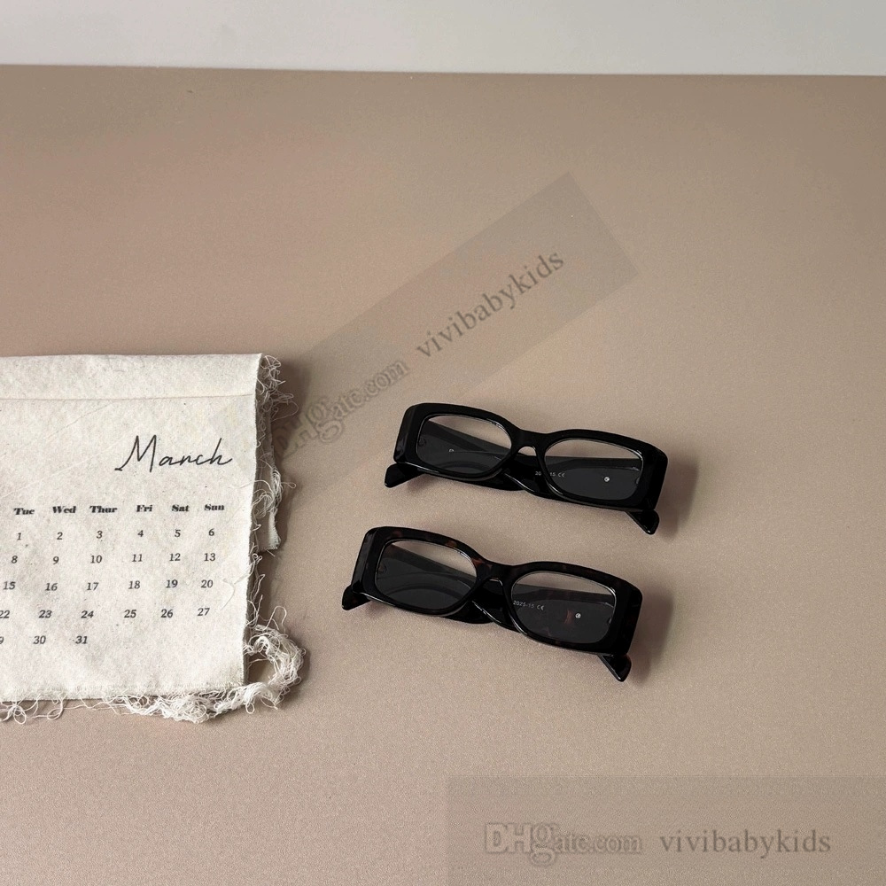 Lady style Kids INS girls leopard metal letter square frame sunglasses summer children Uv 400 goggles beach sunblock shade S1698 Z260305