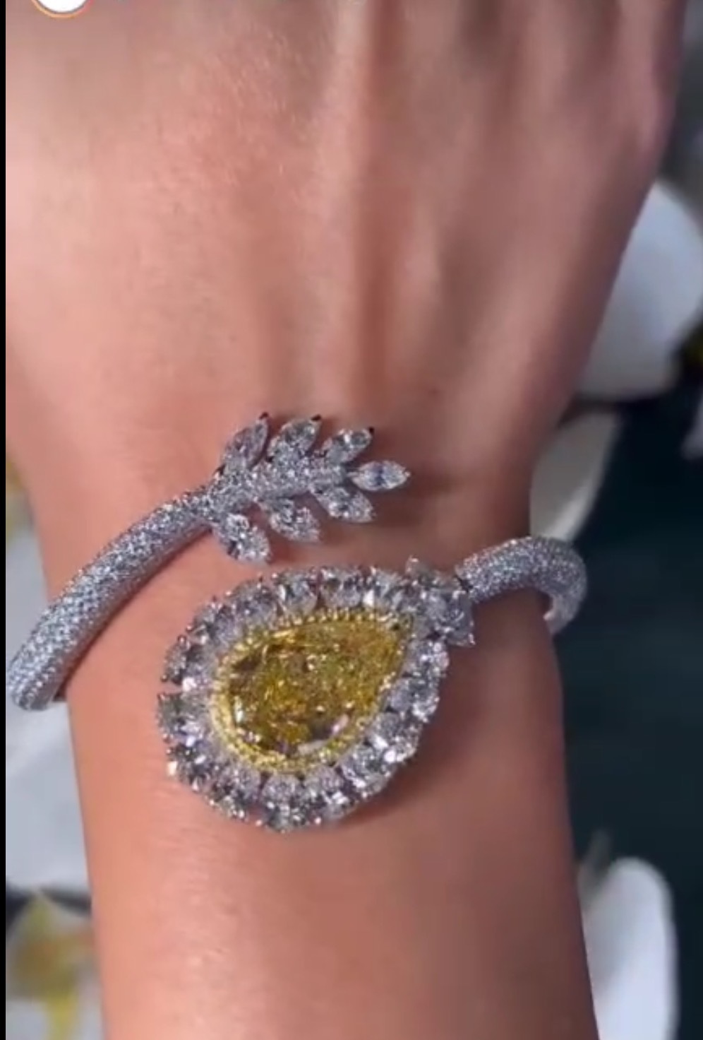 2025 Rulalei Handmade Sparkling Luxury Jewelry 18K White Gold Fill Pear Cut Yellow 5A Cubic Zircon CZ Diamond Gemstones Party Women Weding Open Bangle