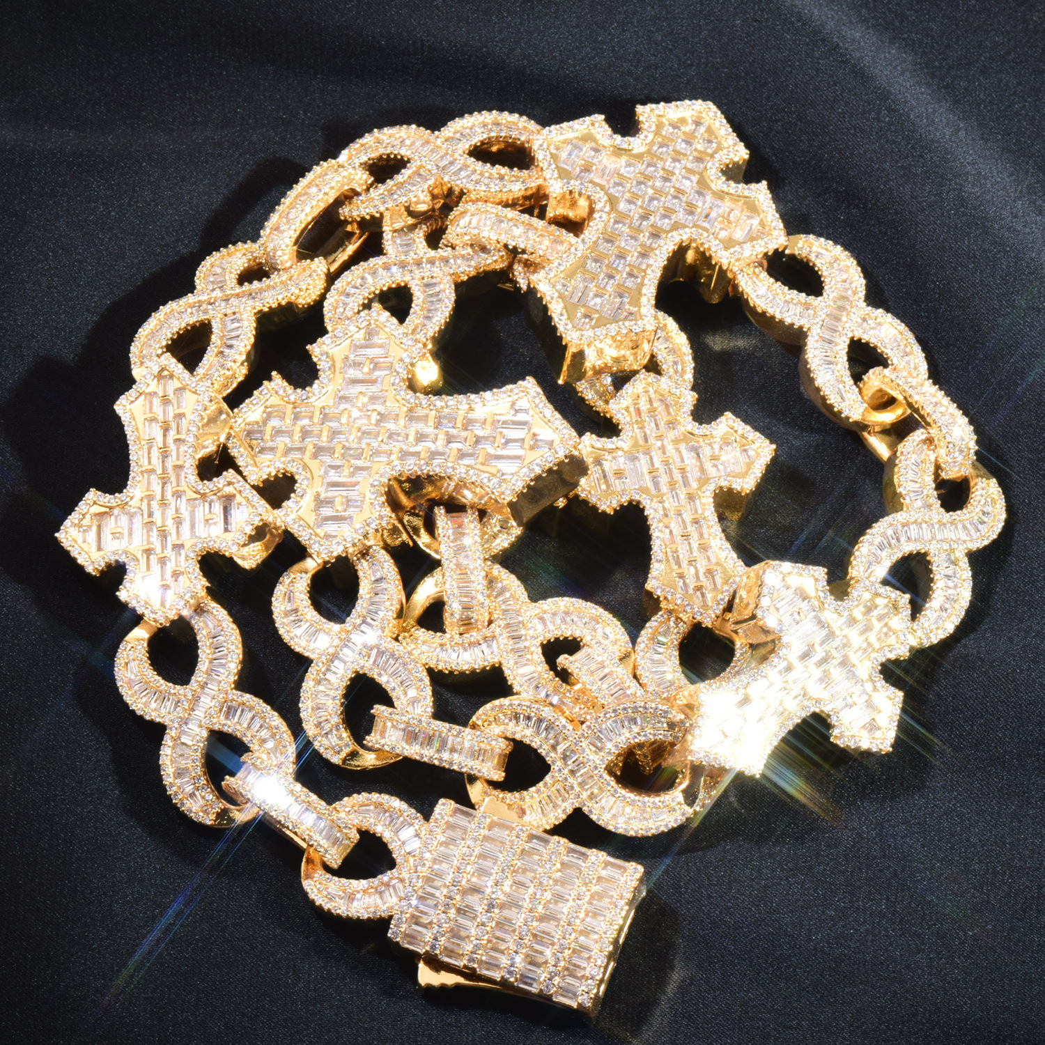 New Release Luxury VVS Moissanite Iced Out Hip Hop Cross Necklace Unisex Versatile Edgy Statement Jewelry Passes the Diamond Tester
