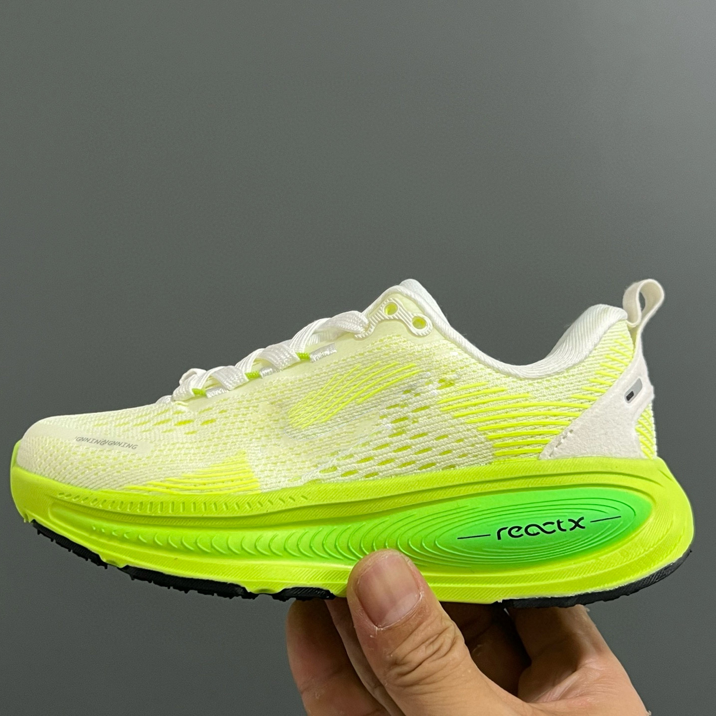 Vomero18 Running Shoes Triple Black Little Kids Cool Grey Brown Beige Sail Green Toddler Trainers Outdoor Sneakers H260206