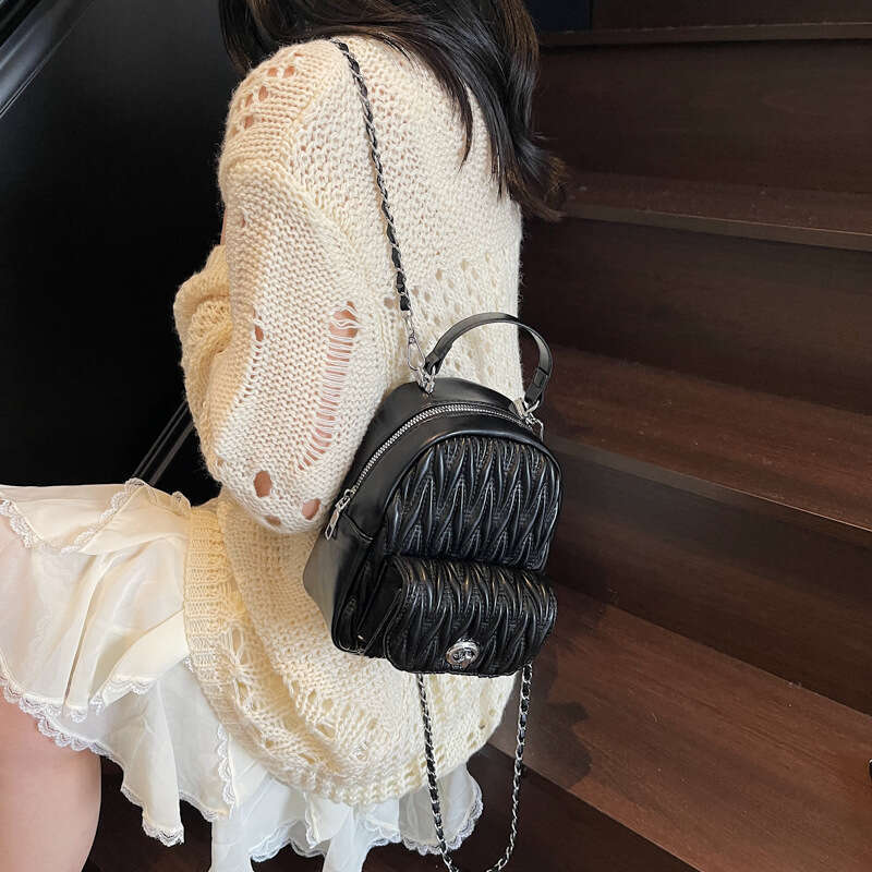 Summer Light Luxury Niche Quilted Crossbody Bag for Women Lightweight Commuter 2025 New Chain Small Backpack